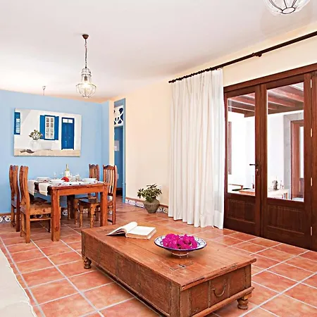 Villa Yaiza Sleeps 4 Wifi